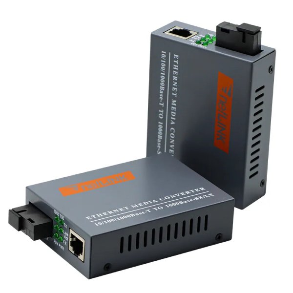 Par de convertidores de medios de fibra óptica Netlink con puerto SC y conectores